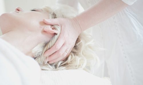 Masaje_cabeza_técnica_metamórfica